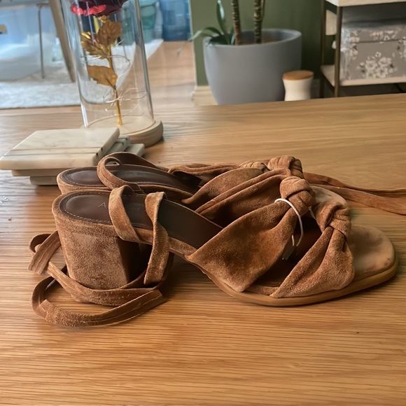 NWOT ALOHAS Brown suede block heel lace up sandals size 38 - Picture 2 of 5